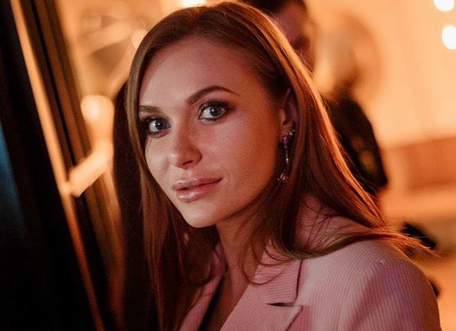 Слава Каминская изменила образ